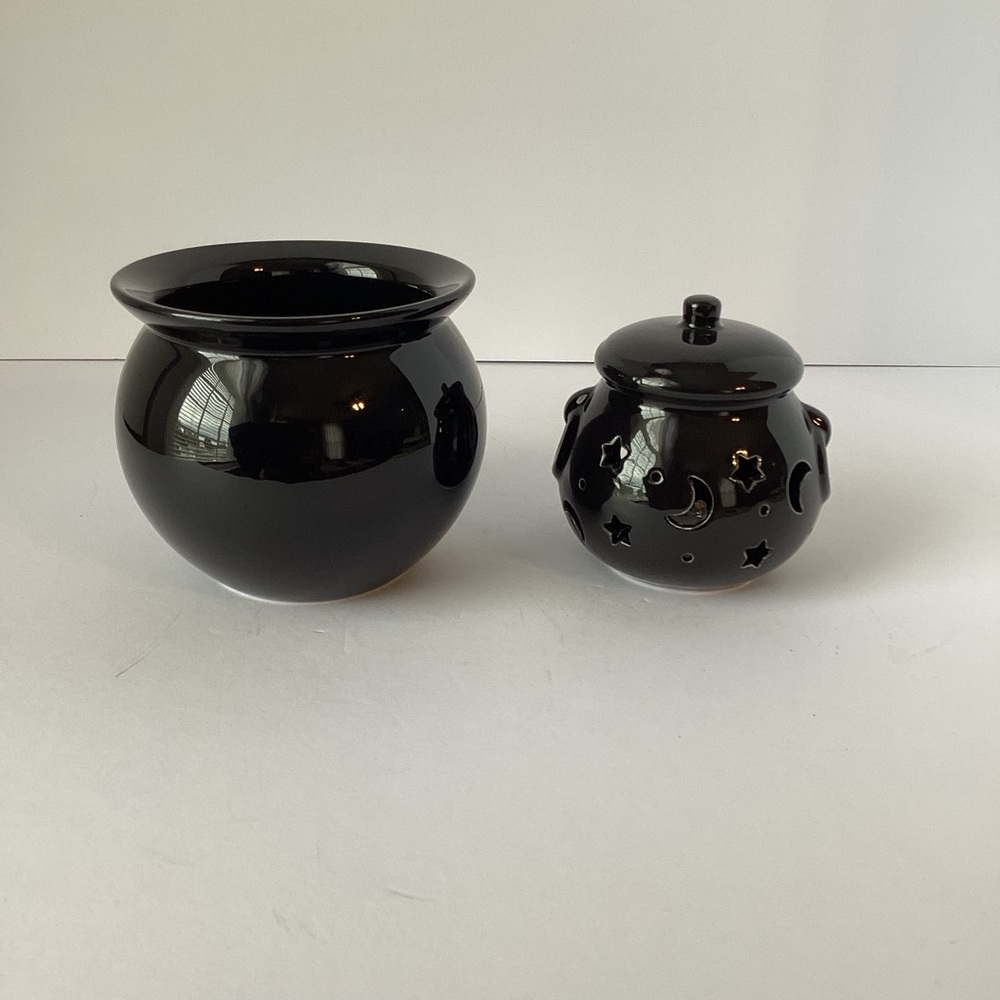 HALLOWEEN: lot of 2 black ceramic cauldron decorations